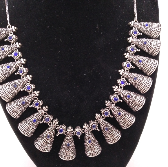 Faux Oxidized silver tone bohemian style necklace - Picture 10 of 12